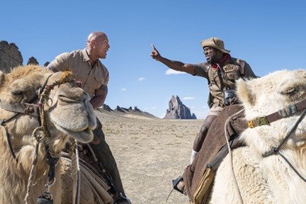 Dwayne Johnson as Eddie and Kevin Hart as Mouse Finbar in scene from 