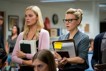 Margot Robbie as Kayla Pospisil and Kate McKinnon as Jess Carr in a scene from 